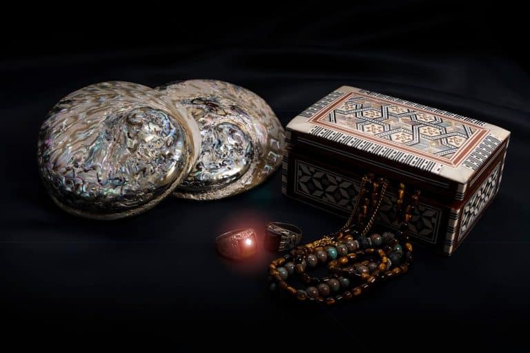 18 Most Valuable Antique Jewelry List (Fine Jewelry & Costume Jewelry)